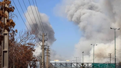 Khói bốc lên tại Tehran sau một cuộc không kích trong chiến dịch quân sự nhằm vào Iran. (Ảnh: EPA)