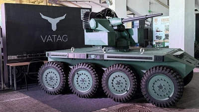 Ukraine ra mắt xe robot mặt đất chiến đấu hạng nặng điều khiển bằng AI 