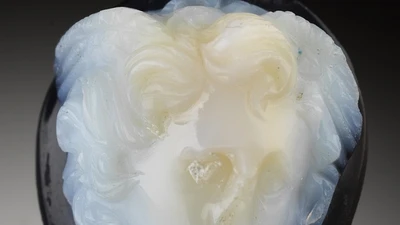 Bức khắc Medusa bằng đá mã não khiến giới khảo cổ sửng sốt