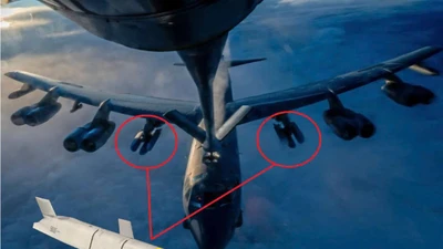 Một máy bay ném bom B-52H Stratofortress của Không quân Mỹ tiếp nhiên liệu trên không trong Chiến dịch Epic Fury, dường như mang theo các tên lửa hành trình tầm xa thuộc họ AGM-158 JASSM để thực hiện các đòn tấn công chính xác tầm xa nhằm vào các mục tiêu quân sự giá trị cao của Iran (Nguồn ảnh: Bộ Quốc phòng Mỹ).