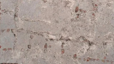 Khảo cổ Naachtun hé lộ bàn cờ Maya cổ xưa bằng gốm đỏ