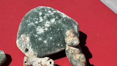 Tìm thấy đồ trang trí 10.000 tuổi khắc chim thiêng quyền lực