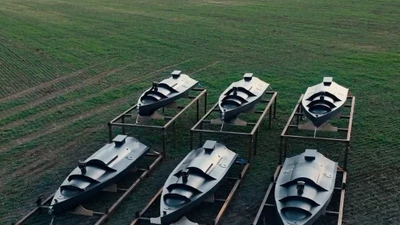 “Tàu mẹ” Barracuda tung đàn UAV tấn công tàu Nga trên sông Dnipro