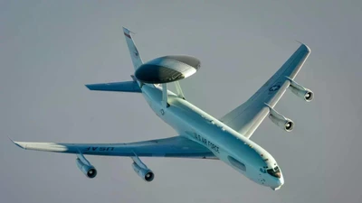 Về mặt chiến lược, việc triển khai sáu máy bay E-3 Sentry đến Trung Đông báo hiệu rằng các nhà hoạch định chiến lược của Mỹ đang bố trí các khí tài chủ chốt cần thiết cho một chiến dịch kéo dài nhiều tuần chống lại Iran, ngay cả khi các cuộc đàm phán ngoại giao vẫn tiếp diễn và quyết định tấn công thực tế vẫn chưa chắc chắn. (Nguồn ảnh: Không quân Mỹ)