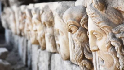 Khám phá 17 mặt nạ thần 2.200 năm tuổi tại thành phố cổ Muğla