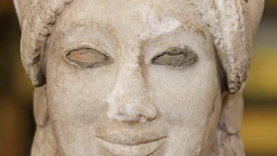 Đầu tượng đá cổ đại được phát hiện tại thành phố Vulci, Ý