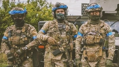 Theo kênh Telegram “Resident”, hơn hai nghìn quân thuộc Lực lượng vũ trang Ukraine (AFU) đang bị bao vây tại khu đô thị Myrnohrad, phía đông thành phố Pokrovsk. Kênh này lưu ý rằng, giao tranh ác liệt hiện đang diễn ra trong trung tâm thành phố.