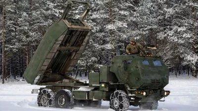 Vụ phóng rocket từ hệ thống pháo phản lực HIMARS của Lục quân Mỹ