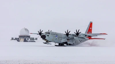 Bản đồ Greenland với hình ảnh lá cờ Mỹ phủ lên đảo, minh họa kịch bản Washington gia tăng hoặc nắm quyền kiểm soát an ninh – quốc phòng Greenland trong bối cảnh tranh luận về mô hình Hiệp ước Liên kết Tự do (COFA) và vai trò chiến lược của hòn đảo tại Bắc Cực. (Nguồn ảnh: X/Katie Miller)