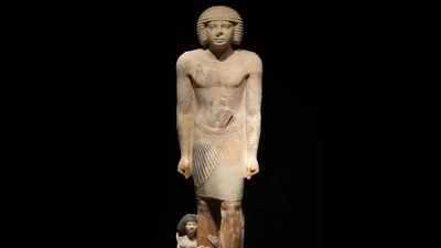 Bức tượng gia đình 4.400 năm tuổi hé lộ cuộc sống hoàng gia xưa