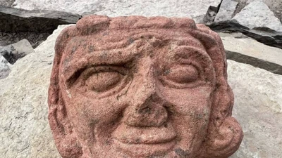 Khám phá tượng đầu đá Viking 900 năm tuổi ở Scotland gây sốc