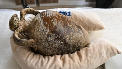 22 bình gốm được phát hiện dưới biển Albania 