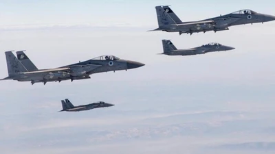 Tiêm kích F-16E của Không quân UAE và vụ phóng tên lửa Fateh-110 của Iran.