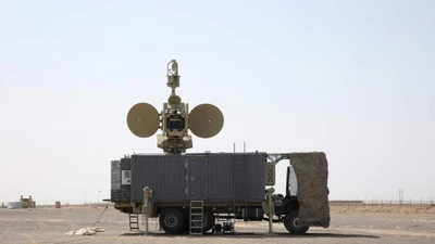 Hệ thống bệ phóng phòng không S-300PMU-2 của Iran cùng hình ảnh vệ tinh thể hiện vị trí và quy mô triển khai.