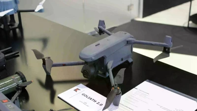 Goliath 2.0 có trọng lượng cất cánh tối đa lên tới 1.500 g, thời gian bay tối đa khoảng 40 phút, tầm hoạt động trong tầm nhìn thẳng tối đa 10.000 m và độ cao bay tối đa lên tới 500 m. (Nguồn ảnh: Army Recognition)