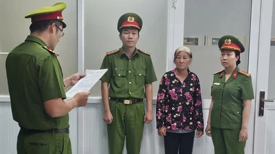 Liên tiếp phát hiện các vụ chôn lấp, đổ chất thải trái phép tại TP HCM