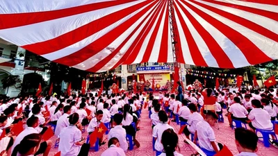 Đấu thầu suất ăn: Vì sao hàng loạt trường học tại Hà Nội cùng chọn "trường hợp đặc biệt"?