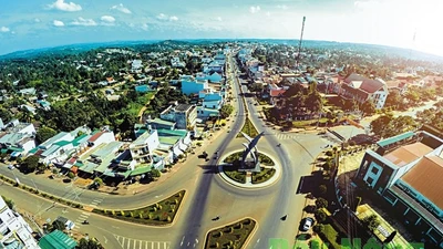 Nhà thầu Đắk Lắk "một mình một ngựa" tại các gói thầu điện chiếu sáng xã Kiến Đức