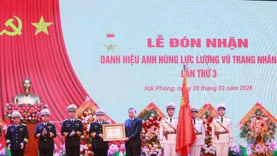 Tổng Bí thư dự Lễ đón nhận danh hiệu Anh hùng LLVTND của Quân chủng Hải quân