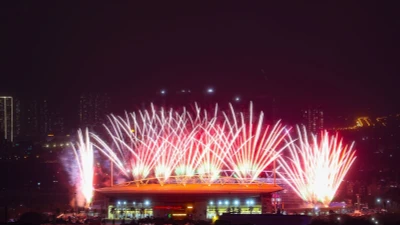 Lần đầu tiên pháo hoa bắn liên tục từ đầu đến cuối tại “concert quốc gia” ở Mỹ Đình tối nay