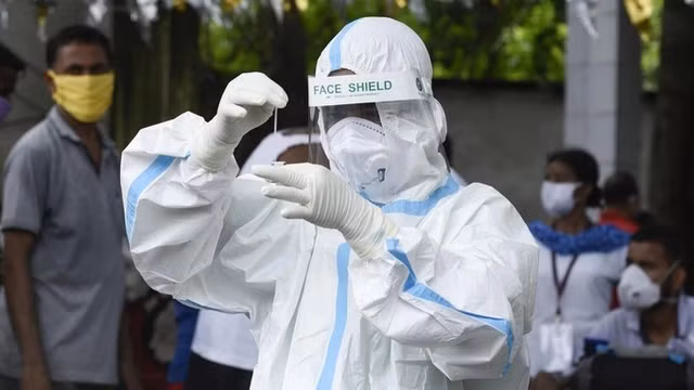 Cơ quan y tế đang theo dõi sát sao biến thể SARS-CoV-2 BA.3.2/ Ảnh nguồn sggp.org.vn