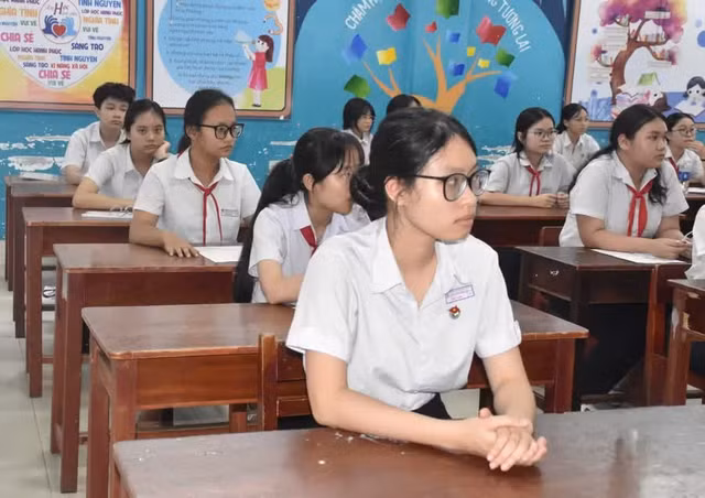Thí sinh dự thi môn Ngữ văn ở điểm thi Trường THCS Nguyễn Huệ (phường Hải Châu, TP Đà Nẵng). Ảnh: Giaoducthoidai.vn