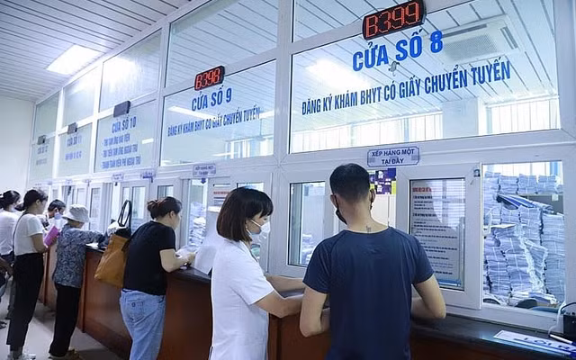 Từ 1/7, khám chữa bệnh ngoại trú trái tuyến được BHYT chi trả 50% mức hưởng. Ảnh vnbusiness.vn