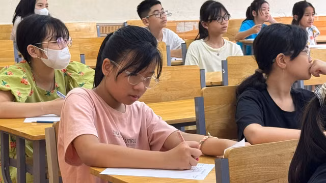 Học sinh thi đánh giá năng lực tuyển sinh vào lớp 6 tại Hà Nội năm 2025. Ảnh Hoa Ban/Nguồn tienphong.vn