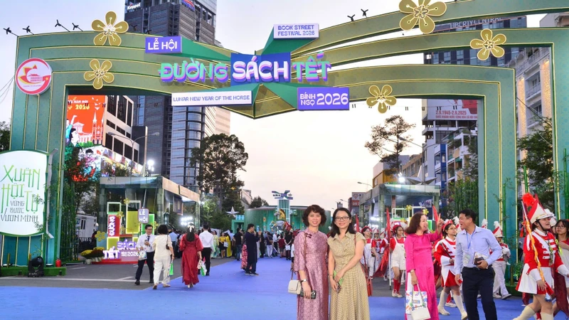 Đường sách Tết Bính Ngọ hút gần 1 triệu lượt khách