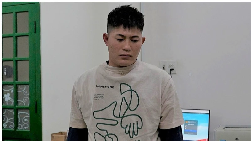 Khởi tố vụ người cha 27 tuổi ôm hai con lao xuống cầu tự tử