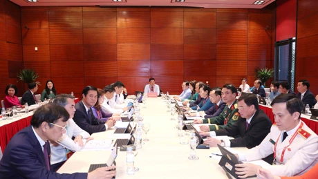 Đại biểu thảo luận tại Đoàn các văn kiện Đại hội XIV của Đảng