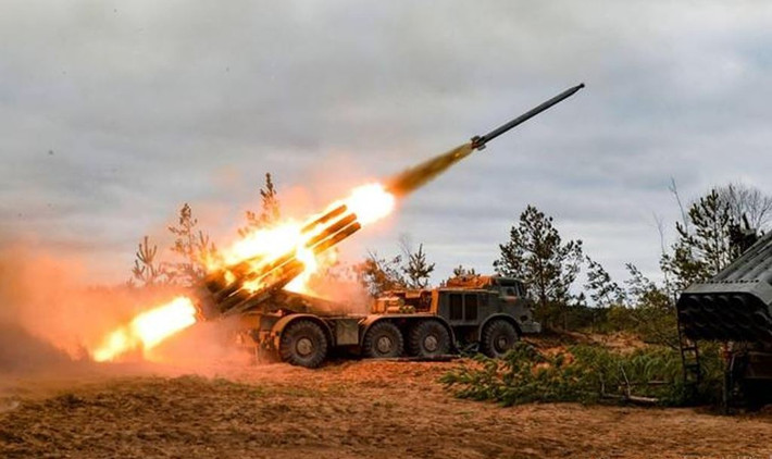 Nếu RFAF có thể giữ vững và mở rộng “mỏm đá Dobropolye”, sau đó tiến về phía tây để chiếm Dobropolye, và từ đó cắt đứt hai tuyến đường tiếp tế chính - Tuyến đường T0514 và T0510 - đến vị trí phòng thủ cốt lõi của Ukraine tại Pokrovsk, kết quả của toàn bộ chiến dịch Donbass sẽ được định đoạt.