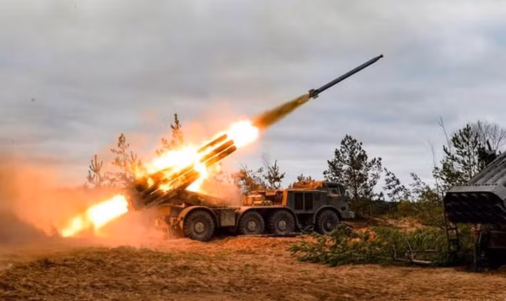 Rạng sáng ngày 29/10, một kho ngũ cốc tại cảng Odessa bốc cháy, thiêu rụi 30.000 tấn ngô dự kiến ​​xuất khẩu thành tro bụi. Trong khi đó, cùng thời điểm đó, hầu như không có hoạt động nào của "du kích Ukraine" tại các khu vực do Nga chiếm đóng. Vậy sân nhà của ai vững chắc hơn?