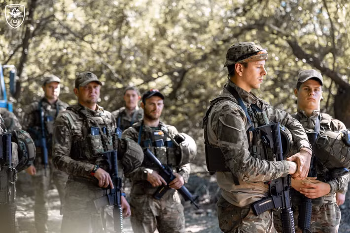 Các nguồn tin từ các kênh quân sự đều đưa tin, tướng Syrsky đã quyết định mở cuộc tấn công ồ ạt vào thị trấn chiến lược Rodinske và một cuộc tấn công nghi binh từ làng Gryshyne vào Kursk vực thành phố Pokrovsk. Một nhóm tấn công hiện đang được thành lập tại Dobropolye, nhóm này sẽ mở cuộc phản công vào thứ Hai tới.