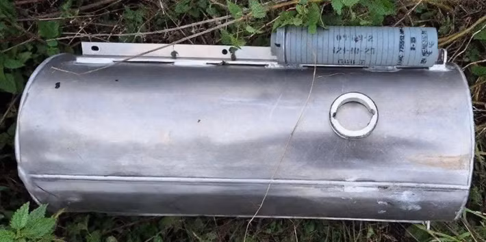 Phía Ukraine cũng làm rõ rằng đầu đạn OFBC-2, một đầu đạn có sức nổ mạnh, thường được sử dụng trong UAV Gerbera nhỏ hơn, đã được sử dụng làm kíp nổ trong UAV cảm tử Geran-2 chứa chất gây cháy. Hơn nữa, các thùng chứa hỗn hợp gây cháy bổ sung, là các thùng nhiên liệu từ UAV Gerbera, được cất giữ trong các khoang trống của thân UAV cảm tử Geran-2.