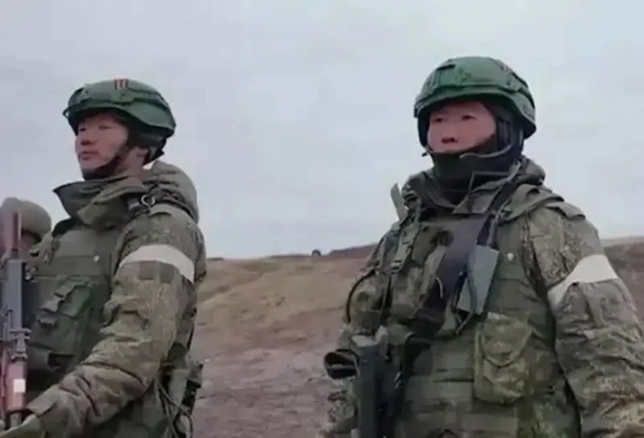 Do đó, khi nghiên cứu và phân tích hiệu quả chiến đấu của quân đội Triều Tiên qua chiến dịch phản công ở Kursk, chắc chắn không cần phải dựa vào những thông tin trên mạng Internet của Ukraine hay phương Tây. Thay vào đó, chúng ta nên chú ý hơn đến một số thông tin được tiết lộ trong nội bộ.