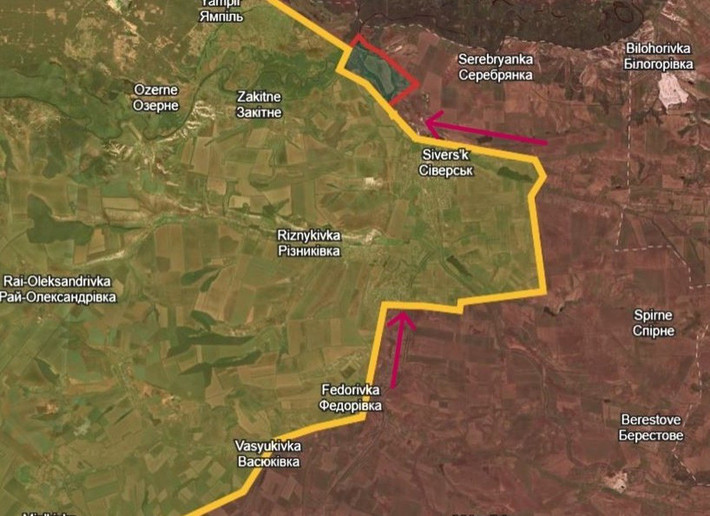 Một mặt trận mới tiếp tục được mở ra trên chiến trường Ukraine, đó là Seversk, khi trong 24 giờ qua, quân đội Nga (RFAF) đã tiến khoảng 4 km về phía bắc thành phố, gần như chiếm được một khu định cư nhỏ ở ngoại ô phía bắc và cắt đứt liên lạc giữa Seversk và làng Serebryanka.