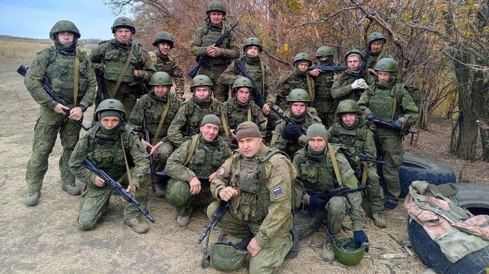 Tuy nhiên, ngay từ khi thành lập, đơn vị này đã phải đối mặt với nhiều vấn đề. Từ tháng 7 đến tháng 8/2024, Bộ Tư lệnh Chiến dịch phía Tây Ukraine, đã điều chuyển hơn 2.550 quân từ Lữ đoàn 155 sang các đơn vị khác, khiến bốn tháng nỗ lực thành lập trước đó trở nên vô ích, buộc đơn vị phải dựa nhiều vào tân binh.