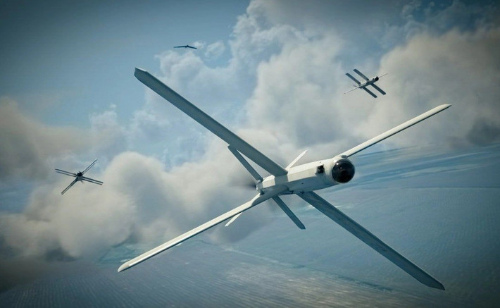 Đến năm 2023, AFU đã sử dụng một số lượng lớn UAV 4 trục trong chiến đấu; mặc dù hiệu suất của chúng chỉ ở mức trung bình, nhưng số lượng đã là rất lớn. Còn phía RFAF, ngoài UAV tự sát Lancet, họ cũng đang theo đuổi xu hướng này, nhưng mức độ sử dụng không lớn bằng AFU.