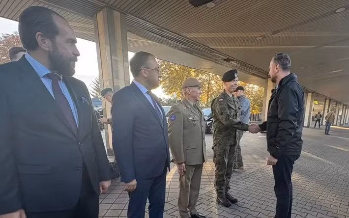 Vào ngày 18/9, Bộ trưởng Quốc phòng Ba Lan đã đến thăm Kiev và ký kết thỏa thuận hợp tác về huấn luyện UAV. Rõ ràng, quân đội Ba Lan nhận thức được giá trị của kinh nghiệm chiến đấu của Ukraine, trong việc chuyển đổi chiến thuật của NATO.