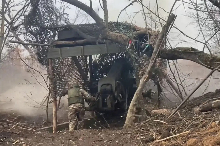 Tiếp đến là làng Mayak, một thử thách khó nhằn khác, khi quân Ukraine đã thất bại trong việc chiếm ngôi làng này mặc dù đã nhiều lần cố gắng, và đều bị quân Nga đẩy lùi. Nhưng các trận đánh ác liệt nhất diễn ra tại làng Nykanorivka.