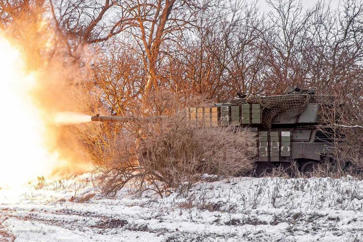 Hỏa lực ba chiều (pháo binh + UAV FPV + bom lượn Nga), đã khiến vũ khí vượt trội của Lữ đoàn 155, được Pháp trang bị trở nên vô dụng; các tuyến tiếp tế bị cắt đứt, tình trạng thiếu đạn dược trầm trọng, cộng thêm sự hoảng loạn, càng làm tình hình quân Ukraine ở tiền tuyến trở lên u ám.