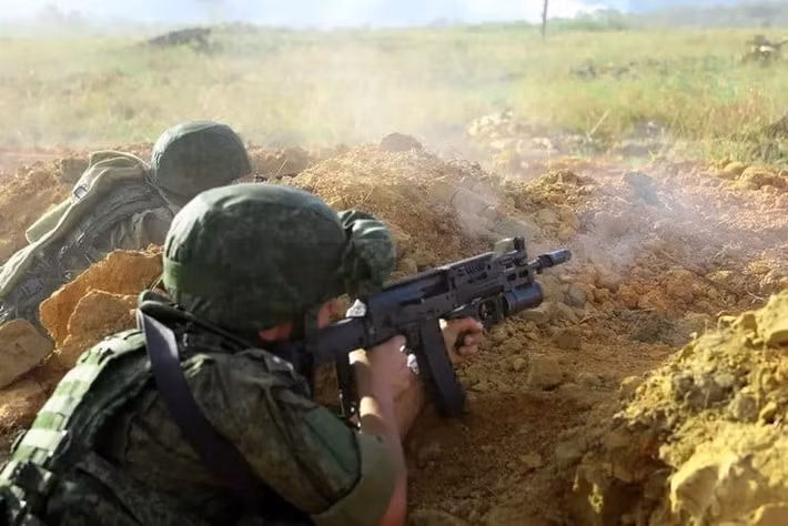 Cuộc chiến Nga-Ukraine đã bước vào giai đoạn quyết định. Bằng cách kiểm soát các vị trí chiến lược như tuyến đường sắt Crimea và Nhà máy điện hạt nhân Zaporizhia, quân đội Nga đã tạo dựng được lợi thế phức tạp về "năng lượng, giao thông vận tải và công nghiệp".