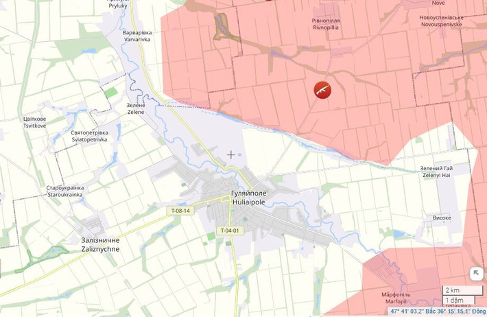 Tác giả bài viết trên Telegram "Resident", cho biết thêm rằng việc Nga tiến quân vào Huliaipole đang ngày càng trở nên đe dọa đối với phía Ukraine. Lực lượng Nga đang bao vây thành phố một cách có hệ thống, xuyên thủng hệ thống phòng thủ của Ukraine qua các vành đai rừng gần làng Zatyshok.