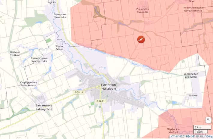 Tác giả bài viết trên Telegram "Resident", cho biết thêm rằng việc Nga tiến quân vào Huliaipole đang ngày càng trở nên đe dọa đối với phía Ukraine. Lực lượng Nga đang bao vây thành phố một cách có hệ thống, xuyên thủng hệ thống phòng thủ của Ukraine qua các vành đai rừng gần làng Zatyshok.