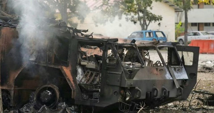 Ngoài ra, một phân tích của New York Times dựa trên ảnh chụp, video và ảnh vệ tinh cho thấy, vào thời điểm cuộc tấn công diễn ra, một số thành phần của hệ thống phòng không của Venezuela vẫn còn nằm trong kho. Tổng hợp lại, các bằng chứng cho thấy, bất chấp nhiều tháng cảnh báo, Venezuela dường như không sẵn sàng đối phó trước một cuộc tấn công quân sự của Mỹ.