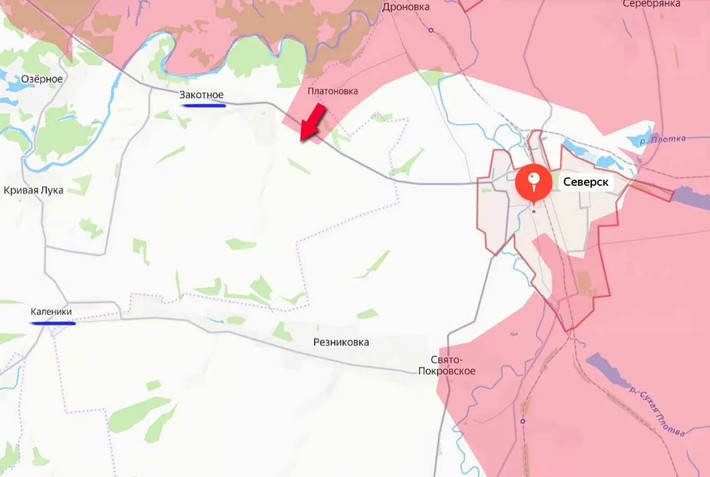 Theo kênh Petrenko, Seversk bị cô lập và có nguy cơ thất thủ: "Về hướng Seversk, RFAF đang phát động các cuộc tấn công về phía nam và phía đông Dronovka dọc theo các dải rừng và đường sắt, và ở khu vực ngoại ô phía đông của Svyato-Pokrovske, nhằm mục đích gia tăng áp lực lên hậu cần của thành phố.
