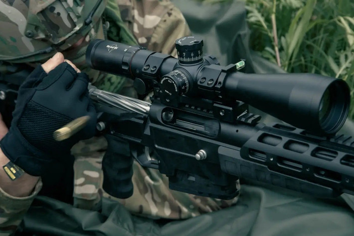 Quân Ukraine đã bị bao vây tại đây khoảng ba tháng trước. Trong thời gian này, họ đã nhiều lần cố gắng vượt hồ Kleban-Byk bằng các phương tiện tự chế nhưng vô ích. Hiện tại, chỉ còn lại các chiến binh Azov bị bao vây, từ chối đầu hàng và không có cách nào trốn thoát.