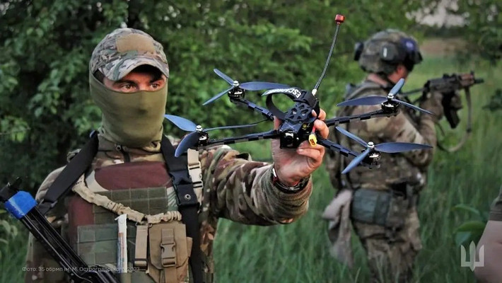 Để tránh thiệt hại nghiêm trọng, lực lượng hậu cần và hỗ trợ của Ukraine đã được di chuyển đến vị trí cách xa đường tiếp xúc từ 40 đến 50 km. Điều này khiến việc tiếp tế trở nên khó khăn hơn đối với các chỉ huy hậu cần, nhưng việc này là cần thiết, nhằm tránh tổn thất.