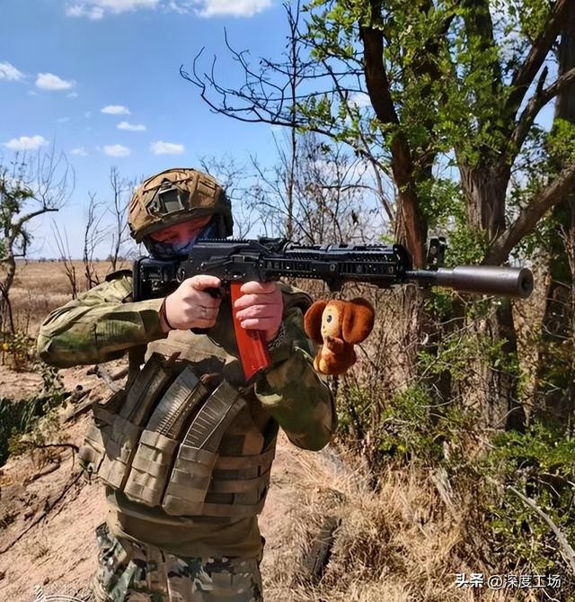 Lực lượng dự bị của Cụm Vostok đã tiến dọc theo tuyến đường cao tốc quan trọng giữa Huliaipole (tỉnh Zaporizhzhia) và Velyka Novosyolka (Nam Donetsk). Theo Viện nghiên cứu chiến tranh Mỹ (ISW), các vệ tinh, lính trinh sát và UAV của RFAF đã liên tục tiến hành trinh sát và giám sát khu vực này trong nhiều tháng.